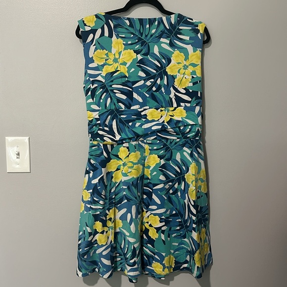 Lands End Tropical Floral Sleeveless Vneck Knit Dress Sz XL/P - Picture 3 of 4